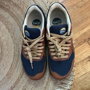 Lems “Trailhead” hiking/trail shoe. Mens Size 9.5 like new condition